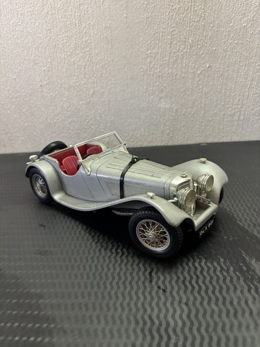 Voiture miniature bburago - voiture,