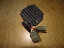 regulator de tension quad