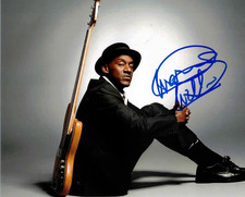 Bassiste Gagnant Du Grammy *