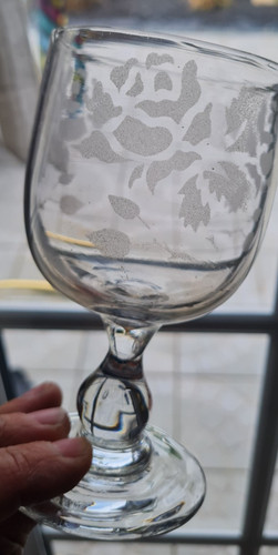 Ancien verre sur - sur, pied
