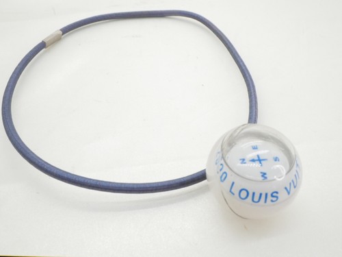Collier ras cou - collier, boussole