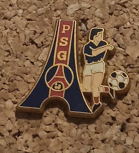 Pin sport football - pin's, club