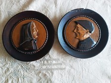 une paire d'assiettes