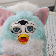 TIGER ELECTRONICS 2000 FURBY