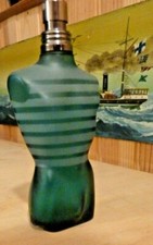 FLACON VIDE SIMULANT UN CORPS