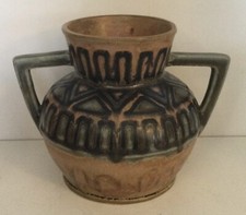 ODETTA HB QUIMPER VASE 2 ANSES GRÈS ÉMAILLÉ DÉCOR GÉOMÉTRIQUE POLYCHROME 1920/30