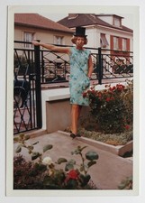 Femme élégante chapeau haut