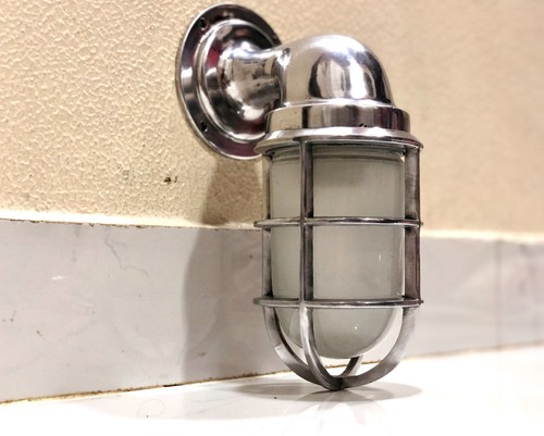 Ancienne lampe murale cygne