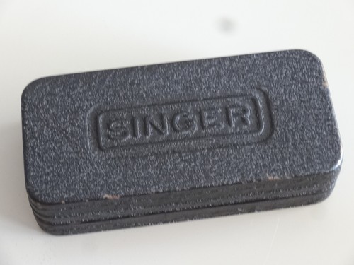 Boite singer pour accessoires - pour,