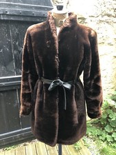 Veste Yves Saint Laurent. Fausse Fourrure. Années 80