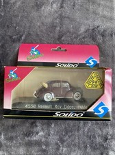 Voiture RENAULT 4 CV