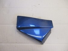 Cache latéral droit pour