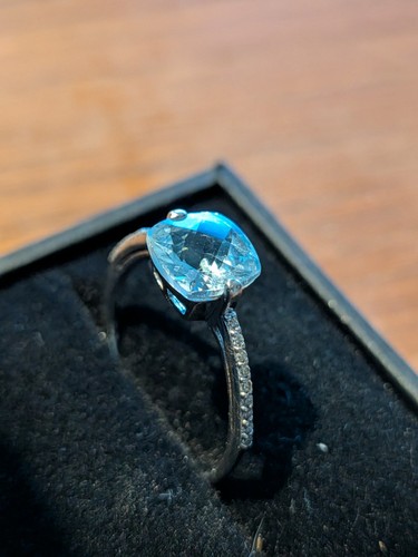 Bague sertie d - de, d'un
