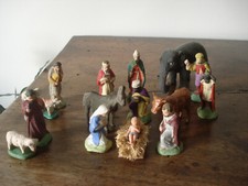 Lot 15 Devineau t. 2 chien, chamelier, porteur d'eau, éléphant, crèche complète.