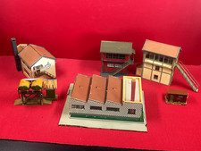 Lot de 6 batisses, gare