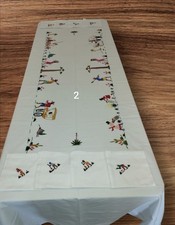 Nappe Blanche Brodée mains Artisanat Madagascar Sujets Malagasy Ref2 SoaBoutik