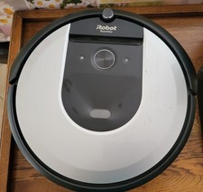 Robot aspirateur laveur vidage automatique Roomba I857640 avec accessoires