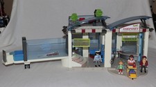 Aéroport Playmobil réf.4311 + container et box de transport pour chevaux
