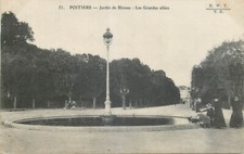 CP POITIERS JARDIN DE BLOSSAC GRANDES ALLEES - LAMPADAIRE