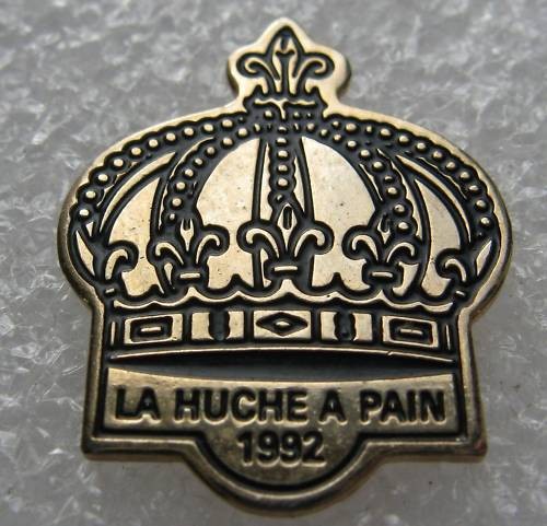 Pin couronne royale huche - royale,
