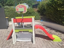 Maison Smoby avec toboggan et des autres activités plus dalles grises