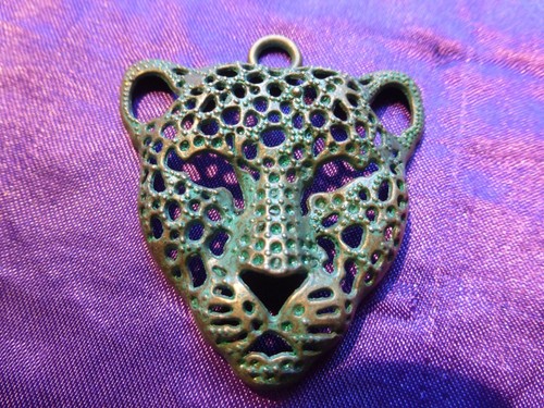 Pendentif panthère laiton - en,