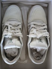 Chaussure Louis Vuitton Authentique LV TRAINER SNEAKER TAILLE 7 1/2