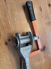 Bouchonneuse à levier SANBRI - boucheuse à bouteilles de vin