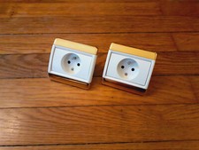 ARNOULD CLUB lot 2 prises 2P+T coloris blanc liseret doré