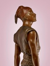 Grand bronze - Marcel DEBUT  (1865 – 1933) - Le porteur tunisien
