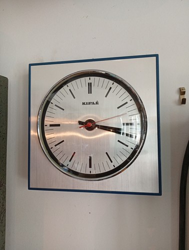 Horloge vintage plastique