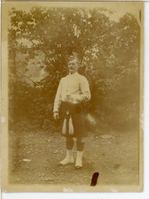 UK, Man wearing kilt  Vintage silver print.  Tirage argentique d'époque 