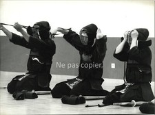 KENDO vers 1985 Kenjutsu japon escrime art martial Grande Photo 17,7 x 23,8 cm