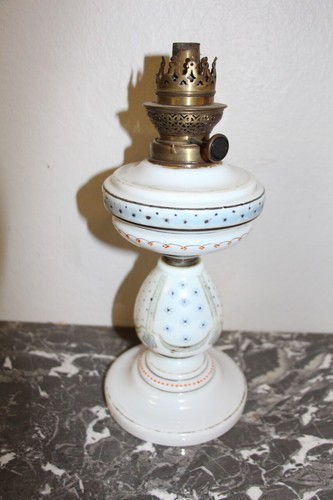 Lampe petrole opaline - lampe, a