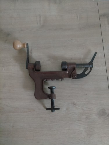 Ancien sertisseur - , de
