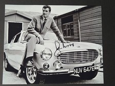 Photo signée Sir Roger Moore "Simon Templar" Volvo P1800 Autographe Le Saint COA