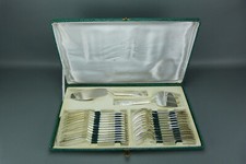 Très beau service à poisson