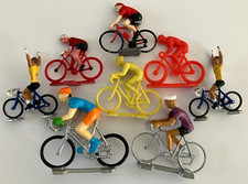 réf 31-  LOT 8 figurines