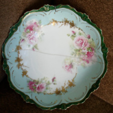 ANCIEN PLAT FLEURI EN PORCELAINE AVEC AGRAFE DIAMETRE 26 CM