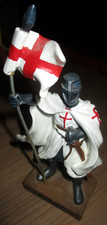 Statuette médiévale-Templier avec étendard-Métal sur socle de bois-16 cm