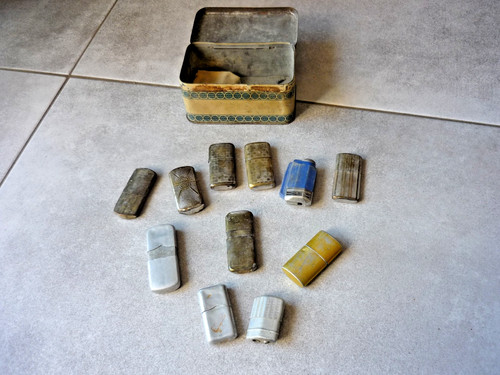 Lot briquets anciens - 11,