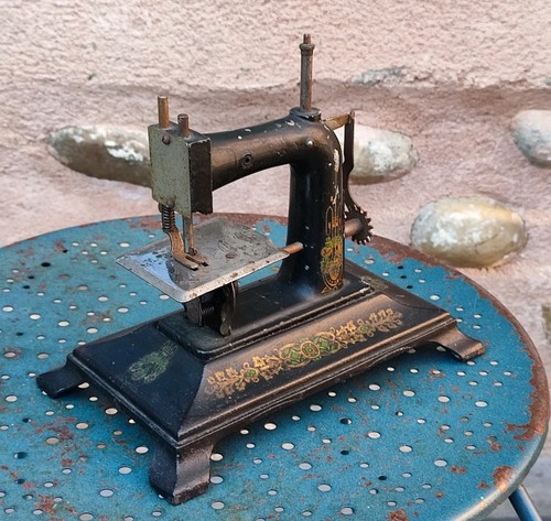 Ancienne machine coudre - ancienne,