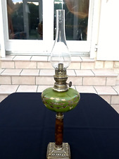 BELLE LAMPE A PETROLE RESERVOIR EMAILLE OR A DECOR FLORAL AVEC COLONNE MARBRE ?