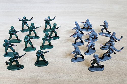 Lot soldats en plastique - 20,