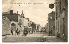 Rouillac (16) Rarissime Course de vélocipèdes rue de Jarnac. Postée en 1907.