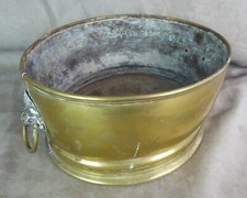 CACHE-POT en laiton, ancien, à décor de LIONS.