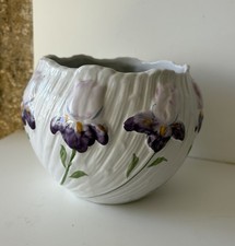 Cache pot en faïence à décor de fleurs en relief Iris Collection Déco Fleur