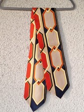 Très joli et chic FOULARD en SOIE fin à motifs beige rouge bleu excellent état