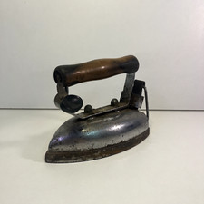 ANCIEN FER À REPASSER À