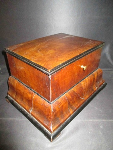 Ancien petit coffret galbé - coffret,